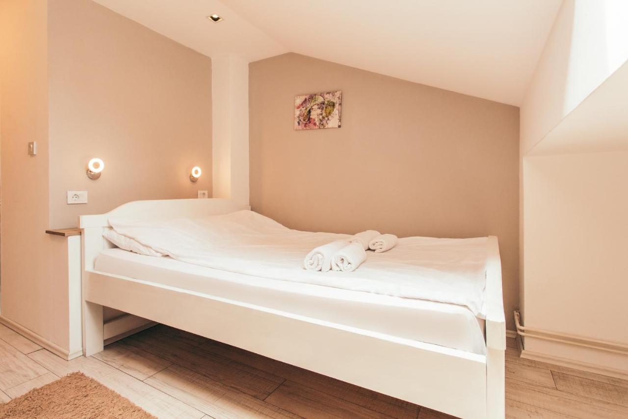 Hotel Dijana Пирот Екстериор снимка
