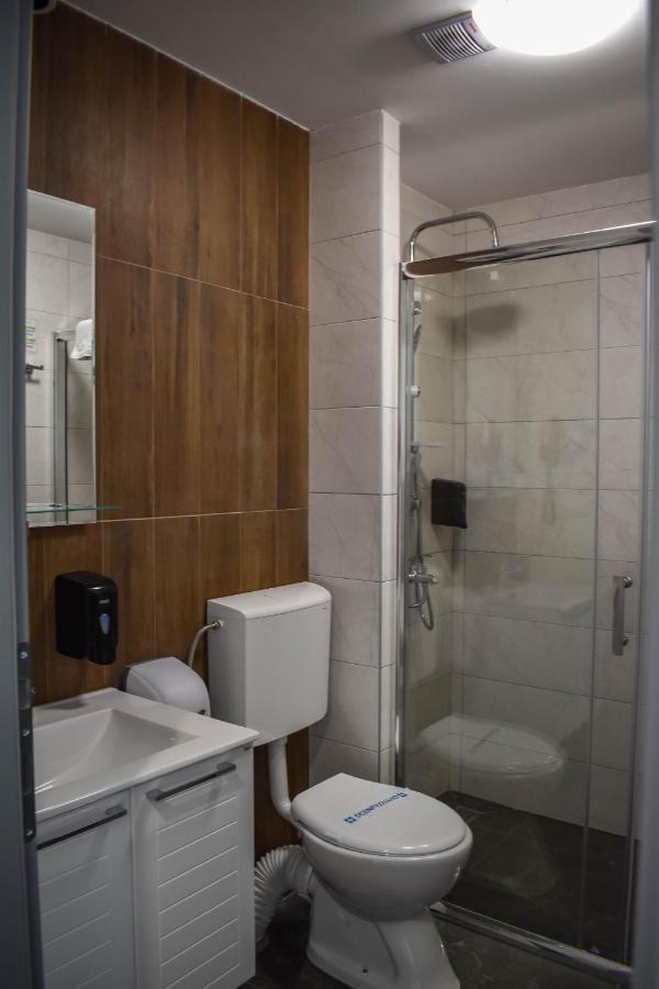 Hotel Dijana Пирот Екстериор снимка