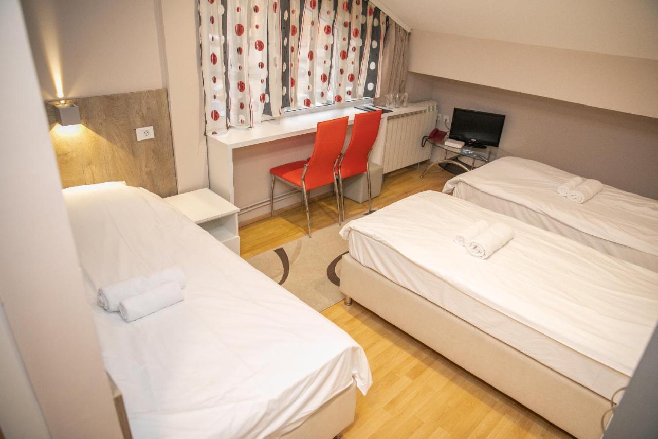 Hotel Dijana Пирот Екстериор снимка