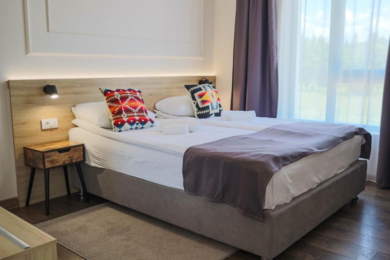Hotel Dijana Пирот Екстериор снимка