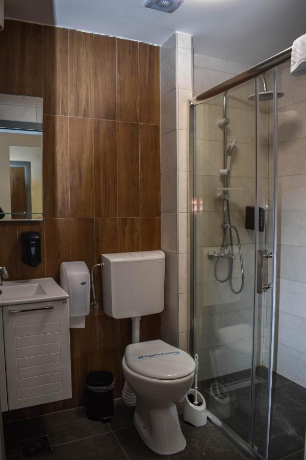 Hotel Dijana Пирот Екстериор снимка