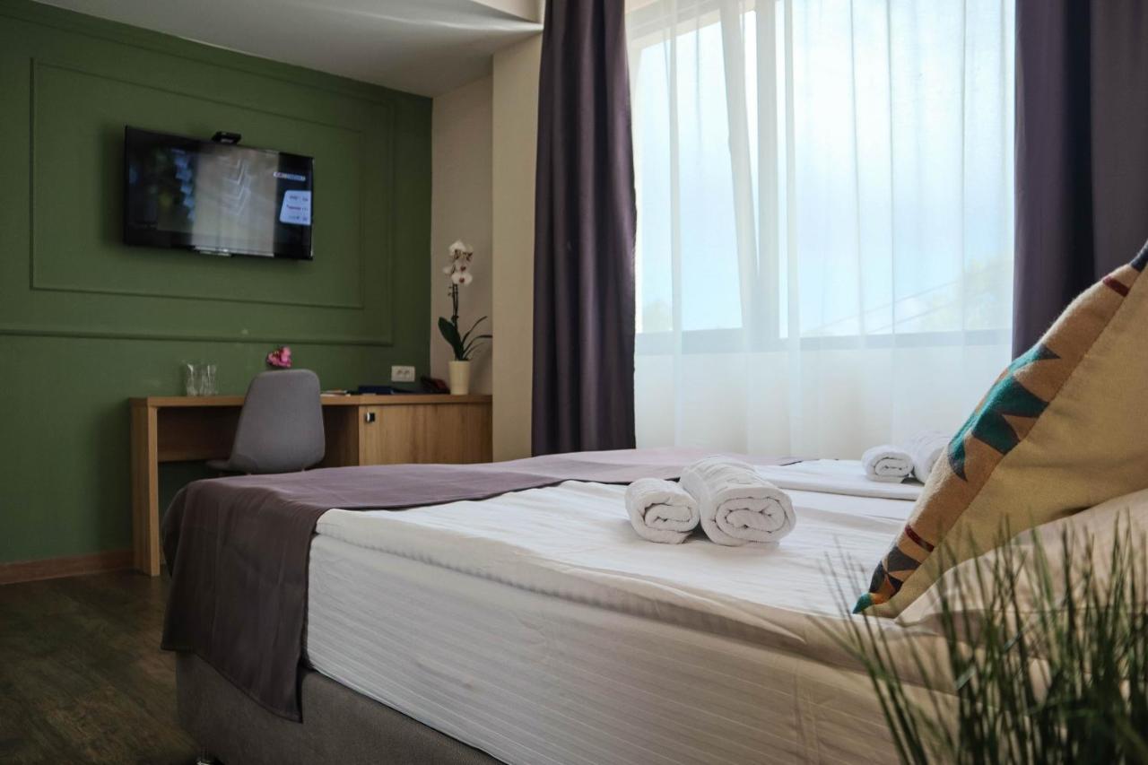 Hotel Dijana Пирот Екстериор снимка