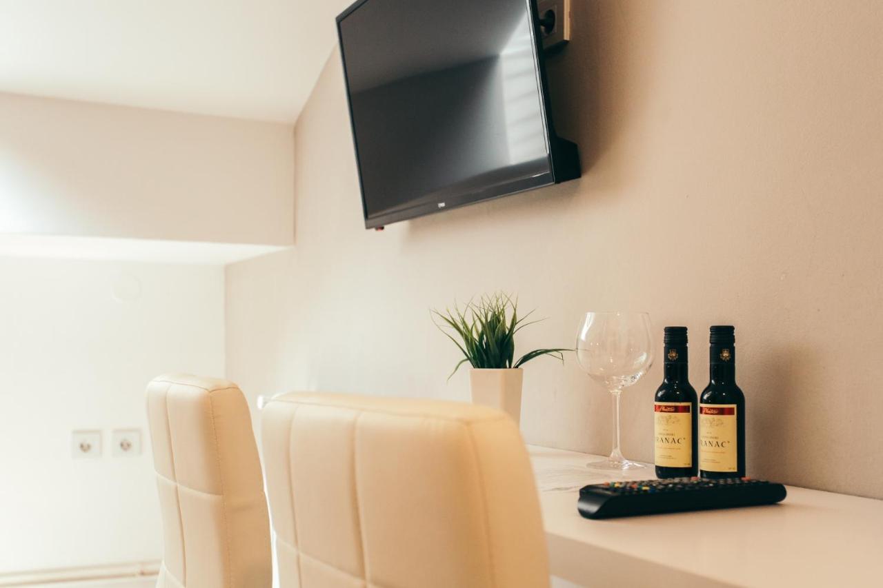 Hotel Dijana Пирот Екстериор снимка