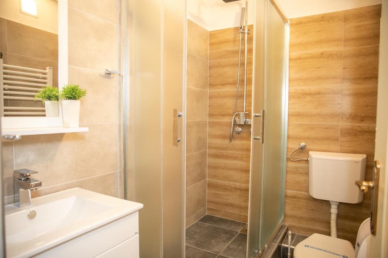 Hotel Dijana Пирот Екстериор снимка